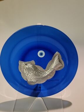 COBALT BLUE GLASS DECORATIVE RELIEF ART PLATE WITH A RAISED FISH & EVIL EYE BEAD